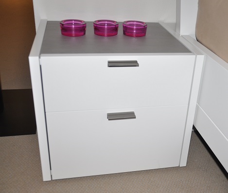 HULSTA nachtkast FENA ladekast wit,betongrijs dekblad maat:45,5cm. hoog x 51 cm. breed x 45 cm.diep